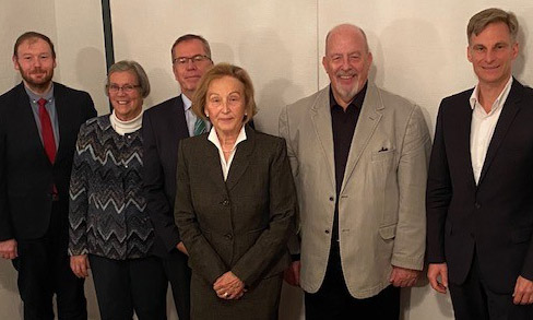 Vorstand Elisabethstift 2021neu Der neu gewählte Vorstand (von links): Tasso von der Burg, Ute Diddens, Klaus Schur, Rita Szaszi, Werner Könitz, Gunnar Barnstedt. Auf dem Bild fehlt Diakonie-Vorstand Uwe K. Kollmann. Foto: Beate Kappler