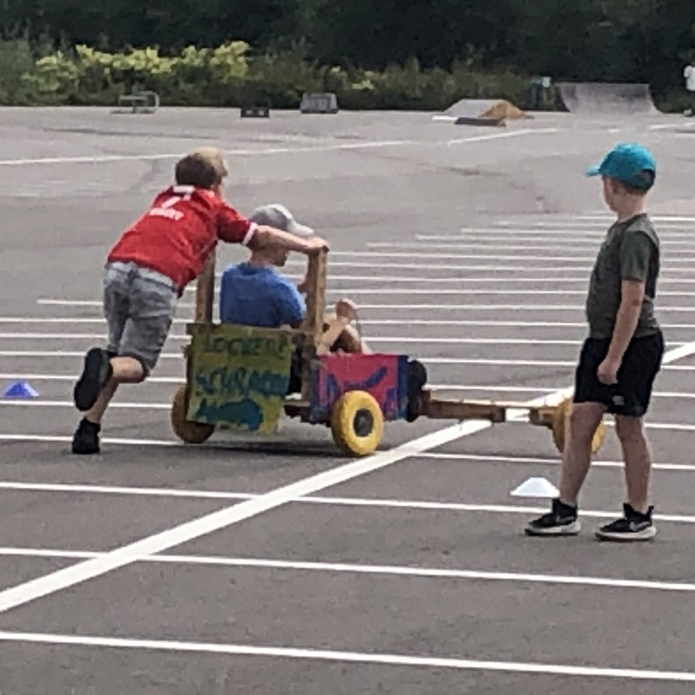 Bei der Probefahrt vor dem Rennen wurde die Schnelligkeit der Seifenkisten getestet. Foto. Jugendhilfe Collstede