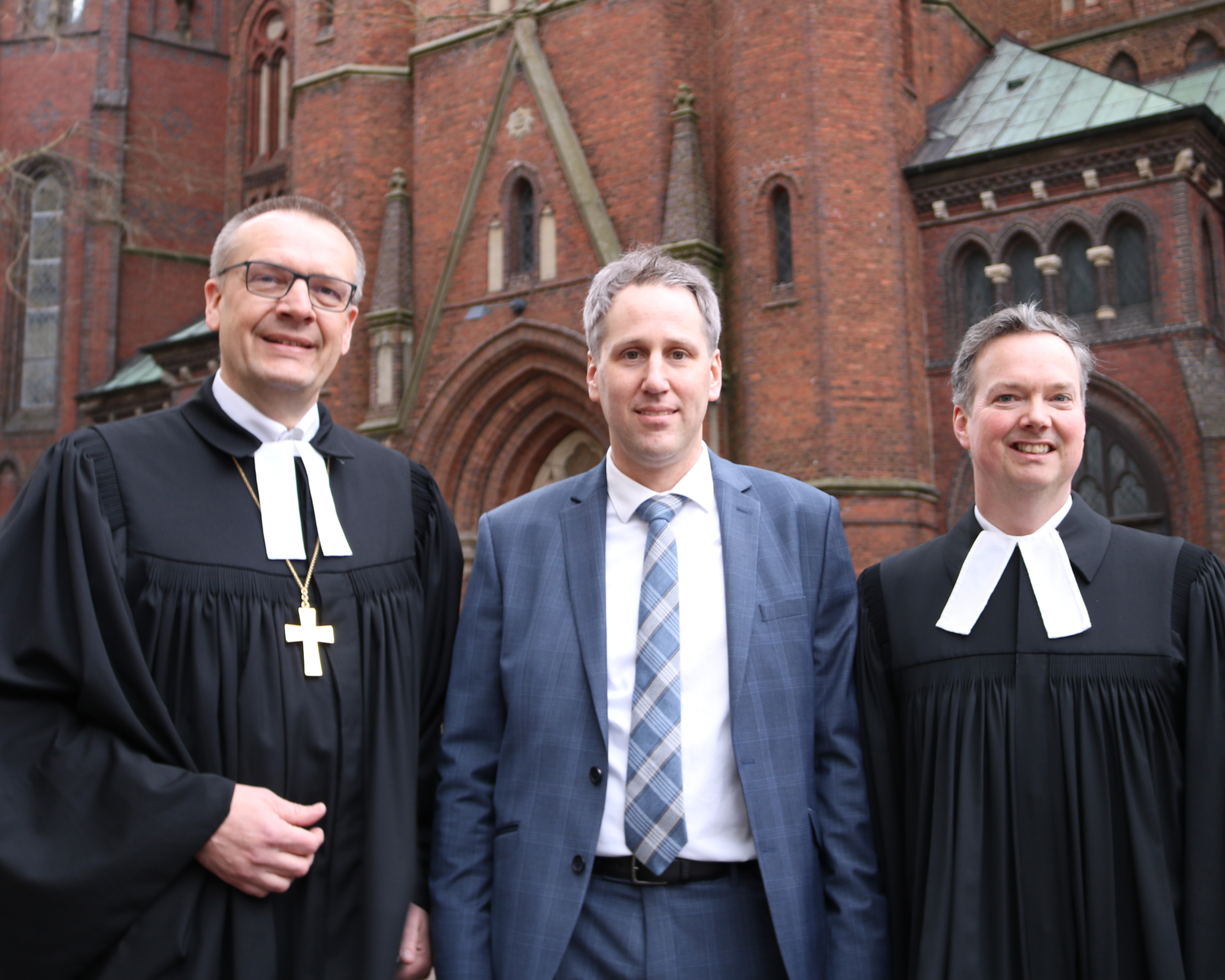 In einem feierlichen Gottesdienst hat Bischof Thomas Adomeit Mario Behrends und Pfarrer Dr. Friedrich Ley als neue Vorstände der Diakonie im Oldenburger Land offiziell eingeführt.