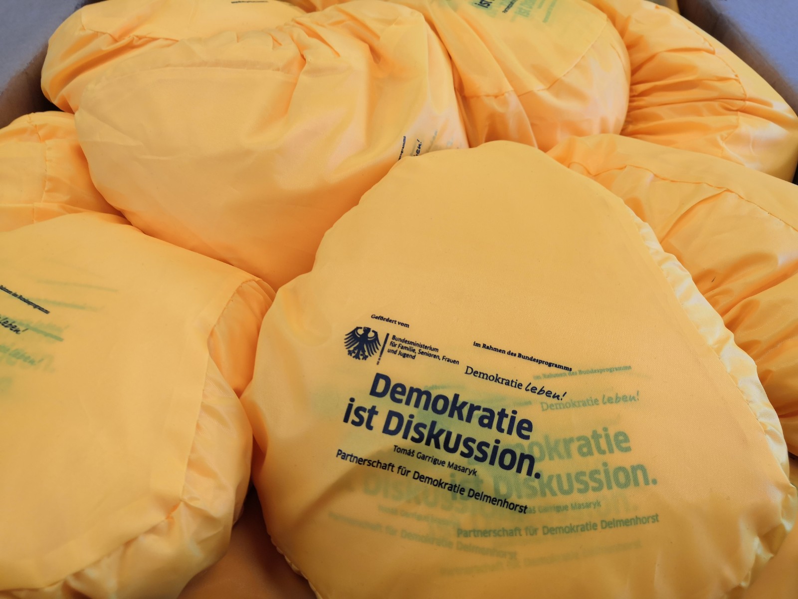 D K L Demokratie Ist Diskussion Demokratie ist Diskussion. Foto: Anette Melerski