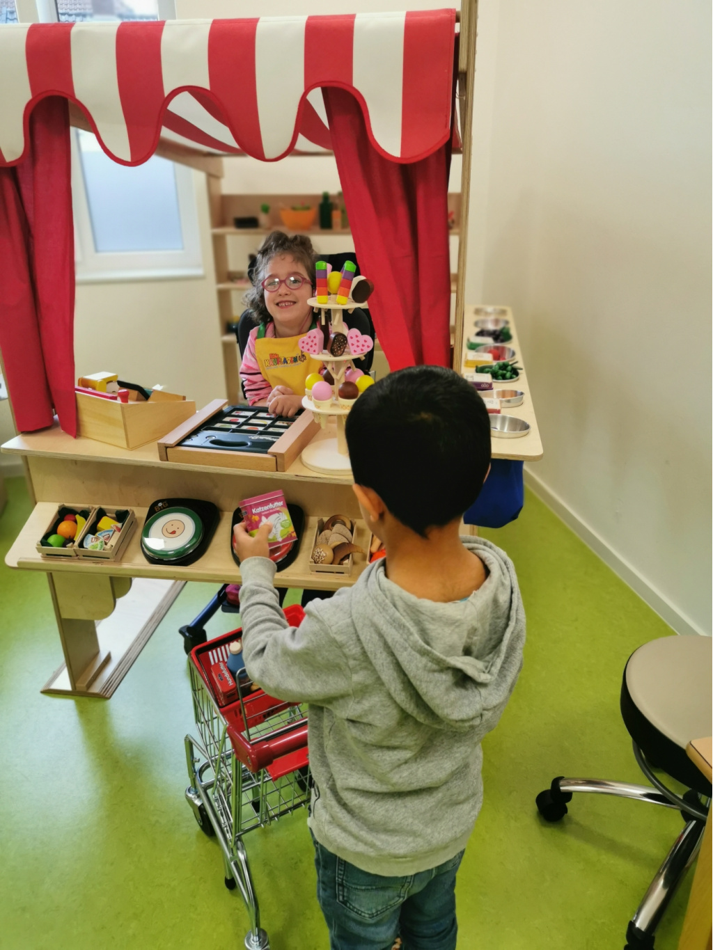 Inklusiver Kaufladen Begeistert Di Ki Ta Kinder 03 Inklusiver Kaufladen Begeistert Di Ki Ta Kinder 03